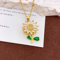 Elegante rotierende Sonnenblumen Halskette mit Zirkonia Blütenblättern auf goldener Kette - Gold Stil (XL3591)