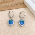 Silberne Ohrhänger mit herzförmigen blauen Zirkonia-Steinen und Halo-Kristallen - Ohrringe (ED499) / Silber / Aqua