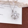 Elegante rotierende silberne Sonnenblumenkette mit funkelnden Zirkonia-Steinen - Rotierende Fünfblättrige Blume Halskette Silber (XL2960)