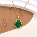 Collana in acciaio al titanio dorato con ciondolo Buddha verde smeraldo e zirconi - Stile Buddha Maitreya Verde Scuro (XL2921)