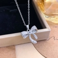 Collana a fiocco d'argento con zirconi bianchi su un elegante astuccio di velluto - Argento (XL94)