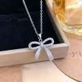 Collana con ciondolo a fiocco in argento con zirconi su una scatola regalo di lusso - Argento (XL96)