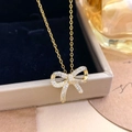 Gouden halsketting met strikhanger en glinsterende zirkonia op een fijne ketting - Goud (XL2111)