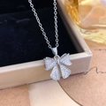 Zilveren strik hanger ketting met fonkelende witte stenen op zwarte fluwelen doos - Zilver (XL3487)