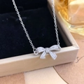 Zilveren strik ketting met sprankelende kristallen op een zwarte fluwelen geschenkdoos - Zilver (XL5439)