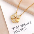 Prachtige gouden bloemenketting met witte zirkoonblaadjes op een satijnen achtergrond - XL2215 Vijfbladige Bloem Goud