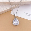 Élégant collier avec pendentif goutte d'eau en argent et pierres de zircon brillantes - Style Goutte d'eau Carrée XL546 / Argent