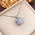 Drehbare silberne Schneeflocken-Halskette mit Zirkonia im Marquise-Schliff für Damen - Rotierendes Sechsblättrige Blume Design (XL1990) / Silber
