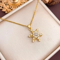 Eleganter rotierender Schneeflocken-Anhänger in Gold mit funkelnden weißen Kristallen - Rotierendes Schneeflocken-Design (XL4418) / Gold
