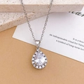 Collier élégant en argent avec pendentif goutte d'eau poire et cristaux de halo - Collier Petite Goutte d'eau XL2955 Argent