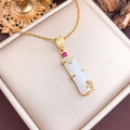 Elegante collar de acero de titanio dorado con colgante de bambú blanco y piedra tipo rubí - Estilo Bambú Blanco (XL463) - Dorado Rosa Rojo