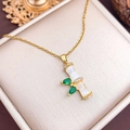 Elegante collar de bambú dorado con piedras ojo de gato blancas y colgante verde - Estilo Cuenta Jade Hoja Verde (XL3905) - Dorado