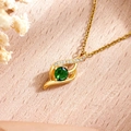 Elegante gouden ketting met druppelvormige blad-hanger, groene zirkoon en witte steen - Goudkleur Groen