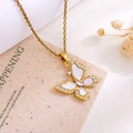 Collana con ciondolo a farfalla dorata con micro-pavé di zirconi e intarsio bianco elegante - Bella Collana Farfalla(XL3817) / Oro