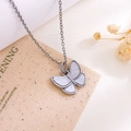 Elegante collana a farfalla con madreperla bianca e zirconi micro-incastonati in argento - Collana Farfalla Cartoon(XL5726) / Argento