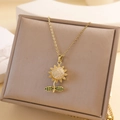 Collana rotante a girasole dorata con zirconi scintillanti bianchi e verdi chic - Girasole a Foglia Verde Rotante Dorato