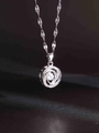 Silberne Halskette mit Wirbel-Anhänger, Zirkonia-Besatz und gedrehter Kette auf Schwarz - Spiral Kreis Stil (XL2180) / Silber