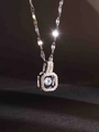 Elegante silberne Herz-Halo-Halskette mit schimmerndem runden Mittelstein auf schwarzem Grund - Abgerundeter Quadrat Stil (XL2175) / Silber