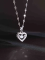 Elegante silberne Herzkette mit funkelndem Zirkon auf schwarzem strukturiertem Grund - Hohles Herz Stil (XL2181) / Silber