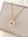 Golden box chain necklace featuring a zircon-encrusted round pendant with letter detail - Letter I / Gold