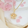 Elegante goldene Kette mit rotierendem Blumenanhänger, rosa Zirkon und Kristallen - Rosa Bauhinie (Goldene Kreuzkette)