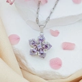 Eleganter rotierender Zirkonia-Anhänger in Bauhinia-Blütenform mit silberner Kette - Ganz Lila Bauhinie (Silberne Lippenkette)