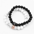 Détails des bracelets en perles noir mat et turquoise blanche avec breloques couronne - Turquoise Blanche Noir Mat Couronne Or Rose