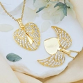 Gouden hart engelenvleugel ketting met zirkonia pavé en uniek opvouwbaar ontwerp - Geruite Vleugels (XL1276) / Goud
