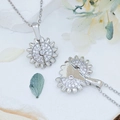 Zilveren zonnebloem medaillon ketting met glinsterende zirkonia steentjes - Zonnebloem (XL1743) / Zilver
