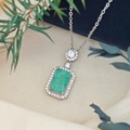 Silver necklace with emerald green rectangle pendant and sparkling crystal halo - Cross Chain (XL123) / Emerald Ice (Silver Tone)