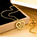 Goldene herzförmige Mom-Halskette mit kleinen Kristallen an einer feinen Gliederkette - Engelsflügel (XL1513) / Gold
