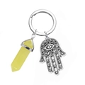 Porte-clés Main de Fatma avec pilier en cristal hexagonal jaune clair sur anneau - Citrine