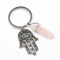 Porte-clés Main de Fatma avec cristal de quartz rose hexagonal et anneau en alliage argenté - Quartz rose