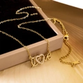 Goldene Halskette mit LOVE-Schriftzug und funkelndem herzförmigem Zirkonia-Stein - Tanzende LOVE (XL994) / Gold