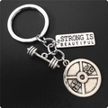 Détail du porte-clés fitness avec haltère et plaque gravée strong is beautiful - Combo Plaque de Poids et Plaque Motivationnelle (7#)