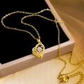 Goldene Herz-Halskette mit Love-Gravur und einem zentralen Zirkon-Stein-Anhänger - Tanzendes Herz LOVE (XL2393) / Gold