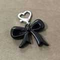 Chic black acrylic bow keychain with silver heart-shaped metal clasp for bags - Black Bowknot Heart Buckle