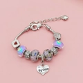 Detalle de una pulsera de dijes DIY con cuentas púrpuras y colgante de Big Sister - 16cm / Estilo Vidrio Púrpura