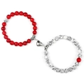 Detail von rot-weißen Lavastein-Magnetarmbändern für Paare mit silbernem Herzverschluss - Roter Türkis Weißer Türkis