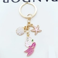 Portachiavi sirena conchiglia e stella marina con smalto rosa e finitura dorata - Sirena