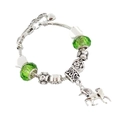 Pulsera de serpiente estilo Pandora con cuentas de vidrio verde y colgante de unicornio - Talla Uno / Verde