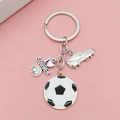 Dettaglio portachiavi calcio con ciondolo a forma di scarpa e targhetta I Love Soccer - Stile Calcio Oro 2