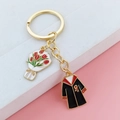 Détail de la robe de remise des diplômes et du porte-clés tulipe avec matériel doré poli - Style Toge Rouge et Tulipe (LQ-01875-2#)