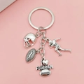 Vue détaillée du porte-clés vintage en argent avec casque de football et breloques rugby - Style de Rugby 1
