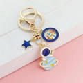 Détail d'un porte-clés astronaute doré avec pendentifs planète et finition émaillée - Style Astronaute Planète Rond (LQ-0286#)