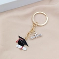 Porte-clés de remise des diplômes doré avec mortier noir et pendentif parchemin - Style Chapeau et Parchemin Graduate (LQ-0184#)