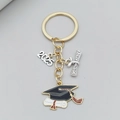 Gros plan du porte-clés de remise de diplôme 2025 avec breloques chapeau et parchemin - Style Toque Noire Et Parchemin Blanc (3#)