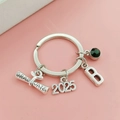 Porte-clés de remise de diplôme 2025 avec lettre B, diplôme et pendentif vert - Lettre B