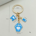 Detailweergave van baby-thema sleutelhanger met afmetingen en gewichtsspecificaties - Hart Voetafdruk Fles Babykleding Set