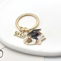 Porte-clés de remise de diplôme doré 2026 avec pendentif chapeau et certificat - Combinaison Toque De Diplômé Et Rouleau De Bouquet (2026)